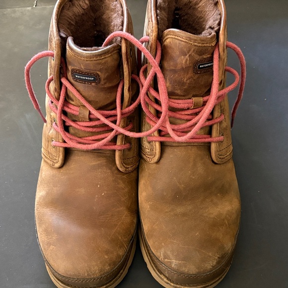 UGG Men's Tan Leather Chukka Boots - Picture 2 of 6
